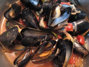 Thai mussels in the pot
